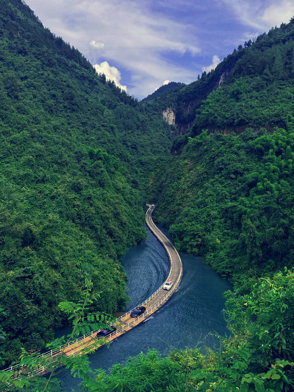 水上浮橋——四川成渝高速公路股份有限公司成渝分公司+秦英杰