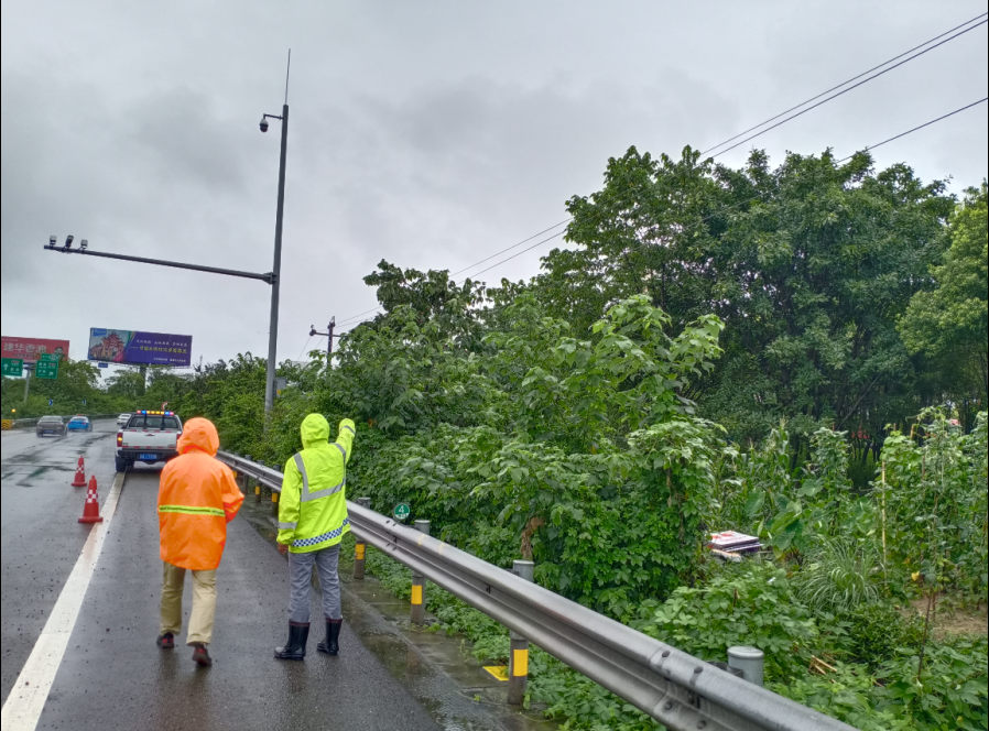 降暴雨供電短路 急搶險保障安全——內江管理處緊急處置停電事故