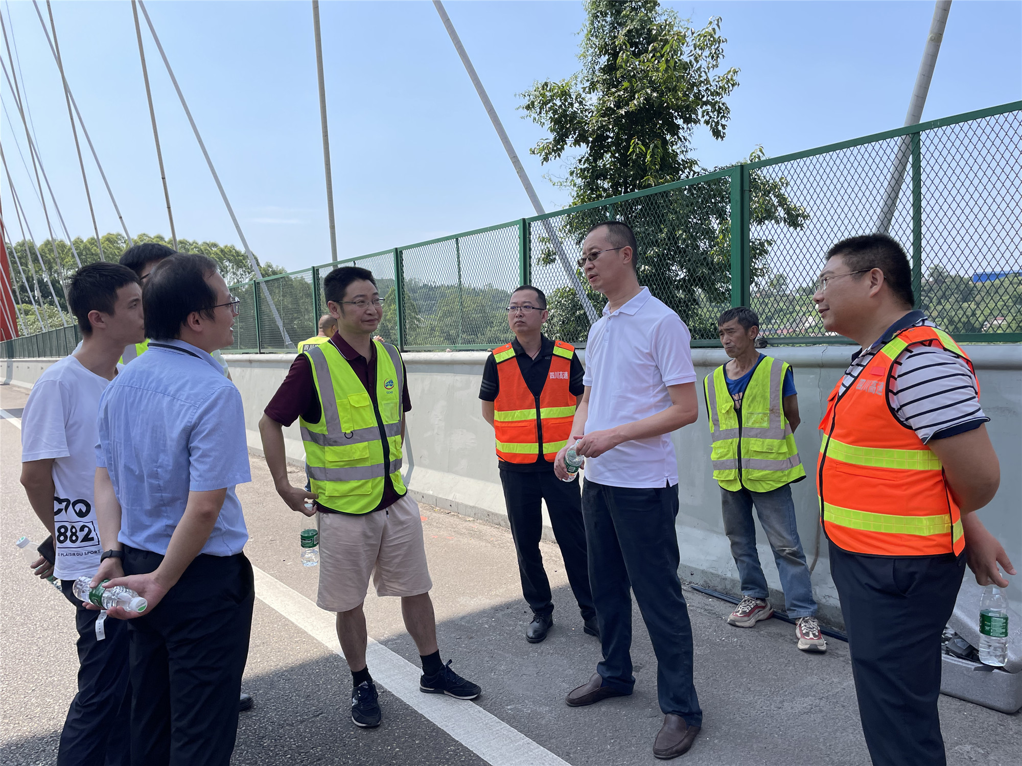 成渝高速公路新龍坳提籃拱橋荷載試驗圓滿完成