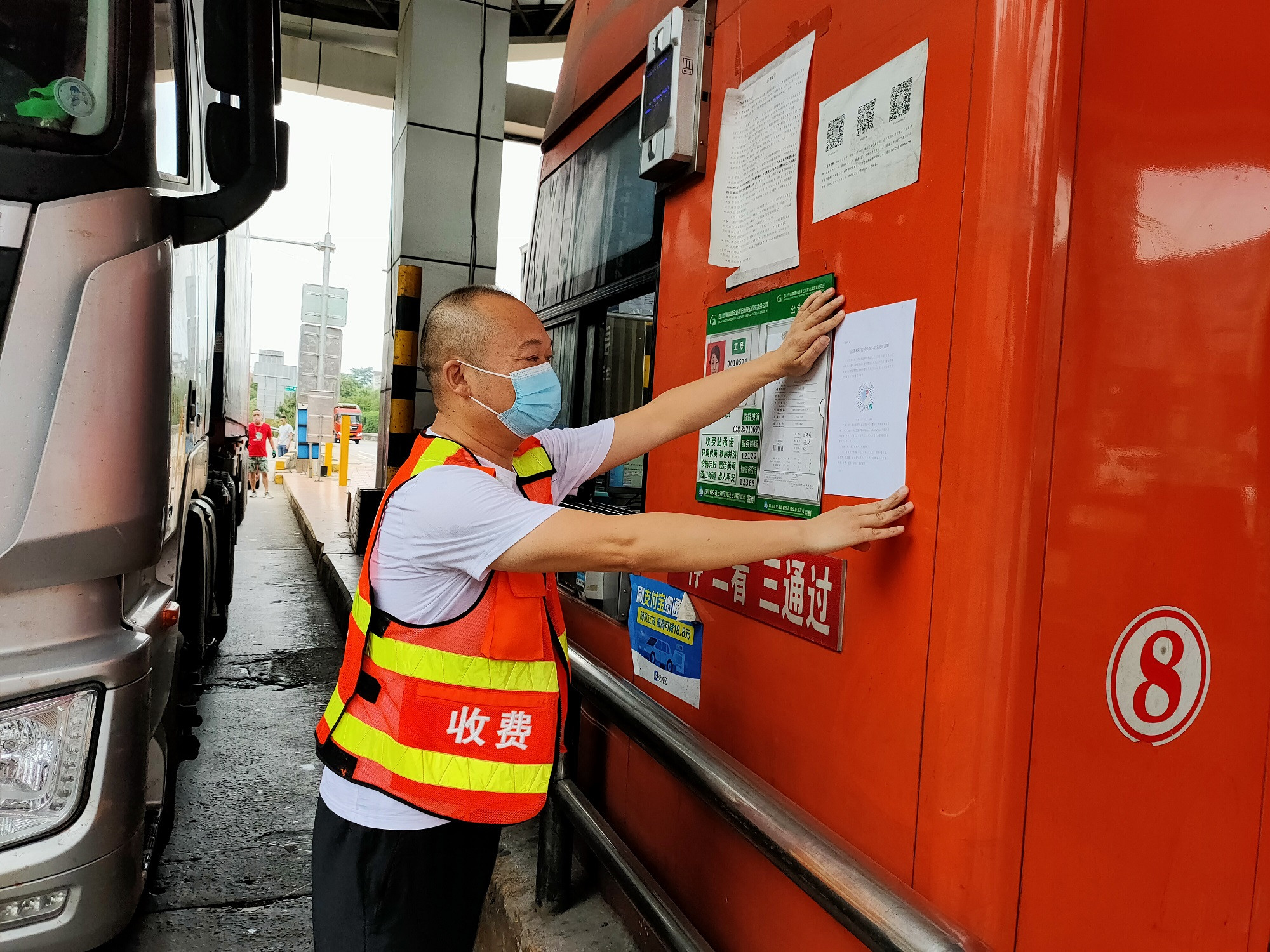 內江管理處積極落實道路限高限寬設施和檢查卡點整治工作