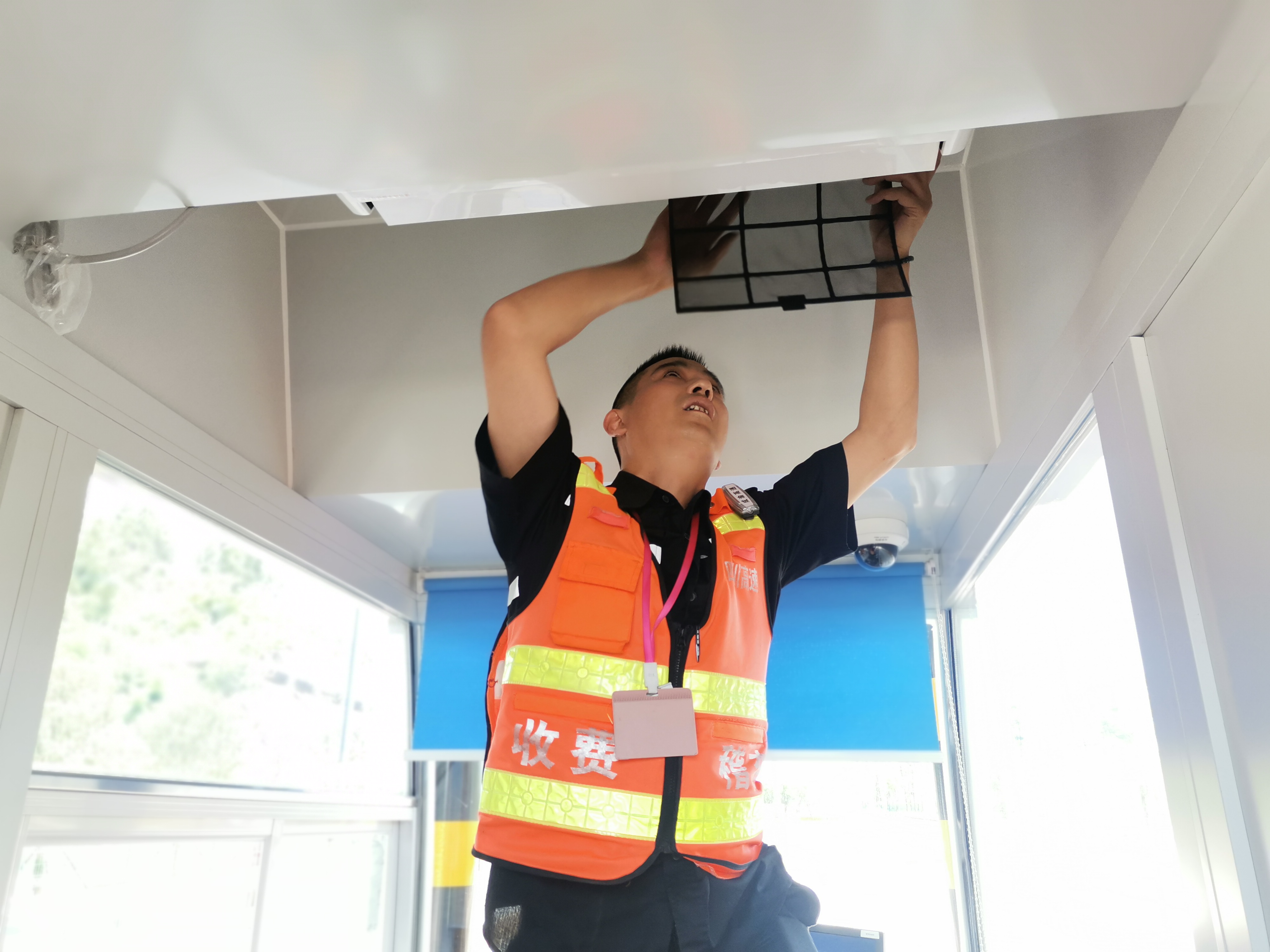 炎炎夏日 滴滴關愛——成都管理處為職工送清涼