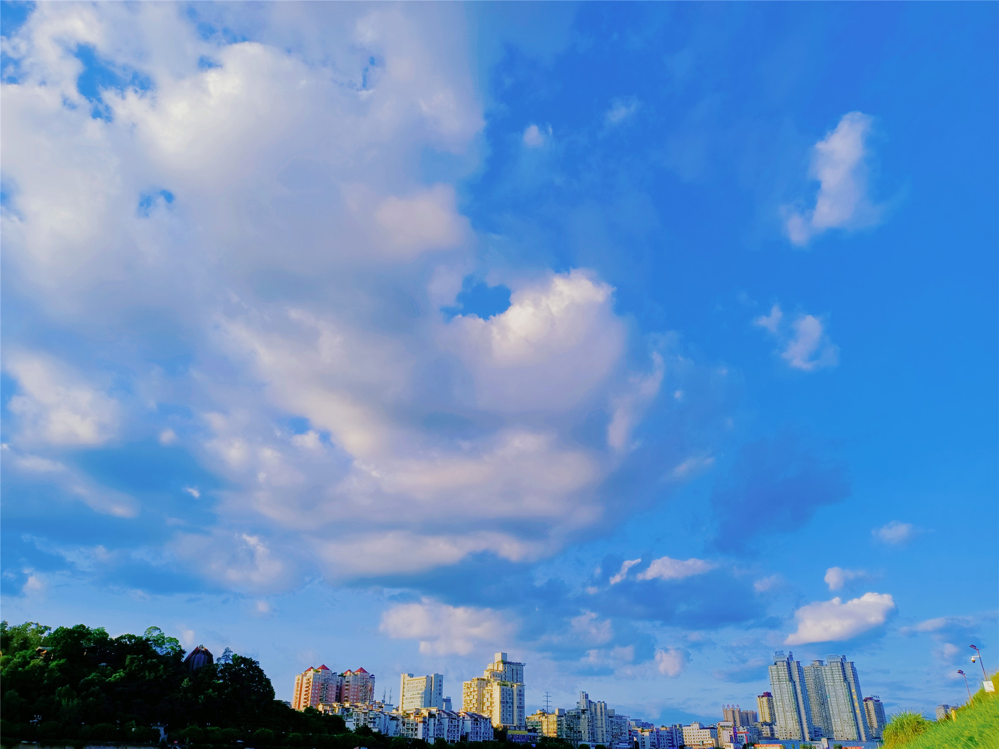漫采天邊的云彩——四川成渝高速公路股份有限公司成渝分公司馬翎_副本