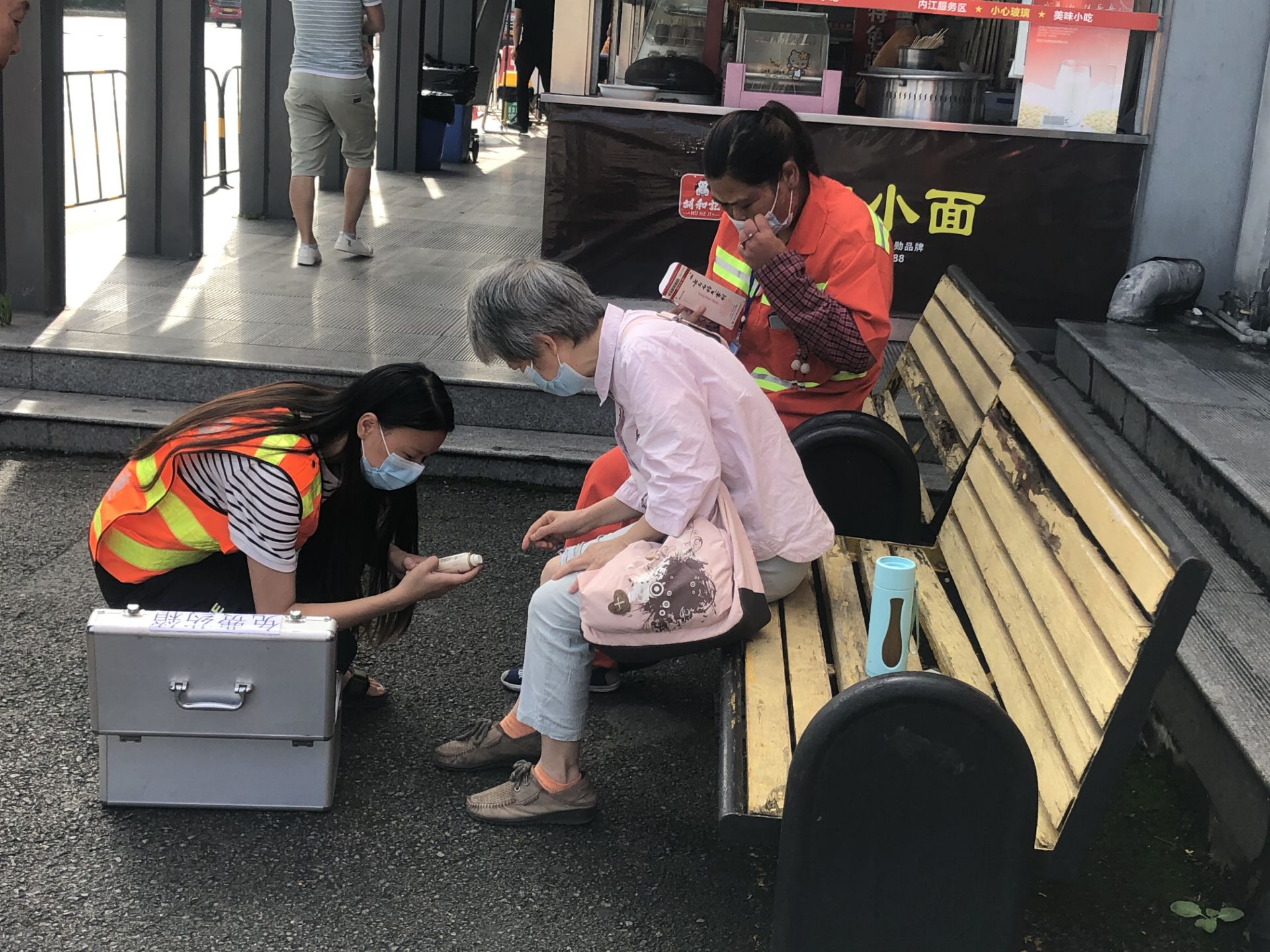 2021.8.24+成渝分公司+真情奉獻(xiàn)服務(wù)司乘 熱心助人彰顯風(fēng)采+覃敏