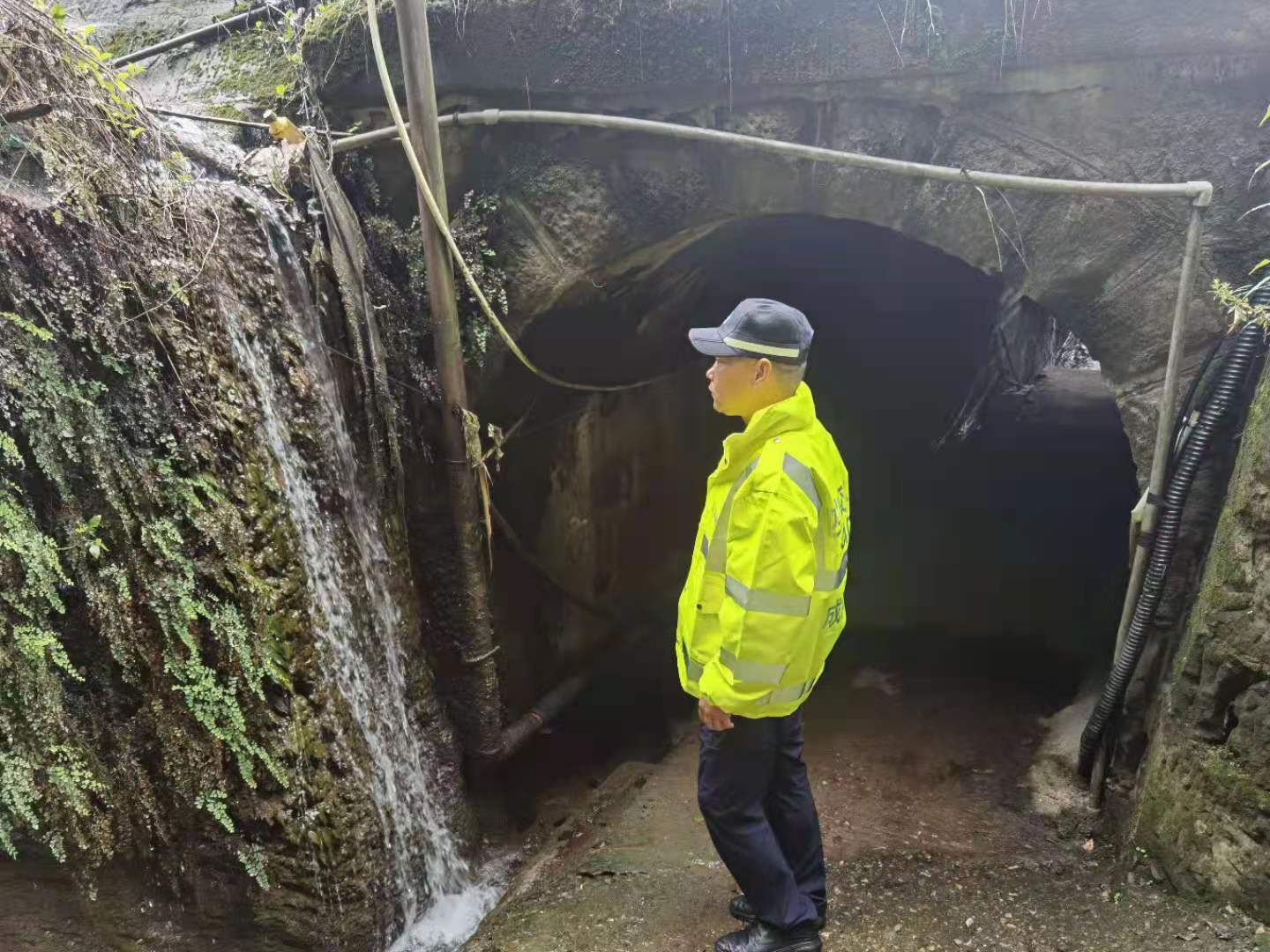 成都管理處進一步加強雨天安全隱患排查