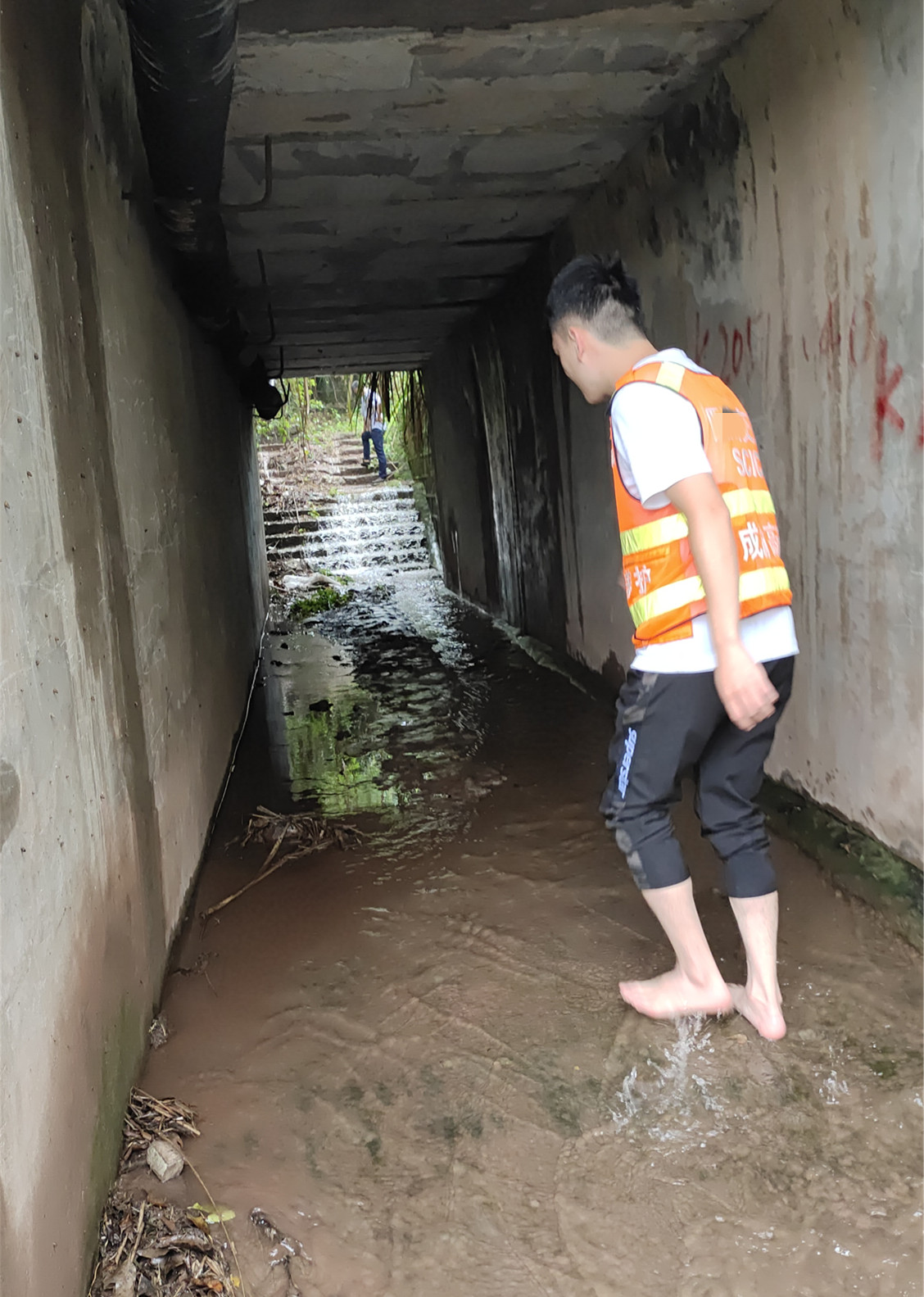 內江管理處積極處置涵洞排水不暢問題
