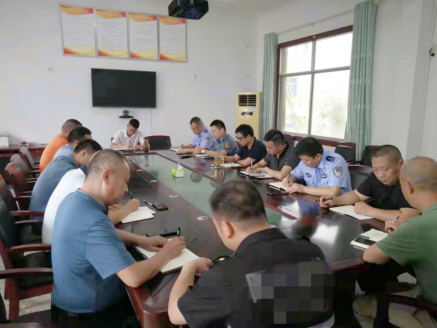 成渝高速資陽聯(lián)勤辦聯(lián)合地方政府召開節(jié)假日保通保暢協(xié)調(diào)會(huì)