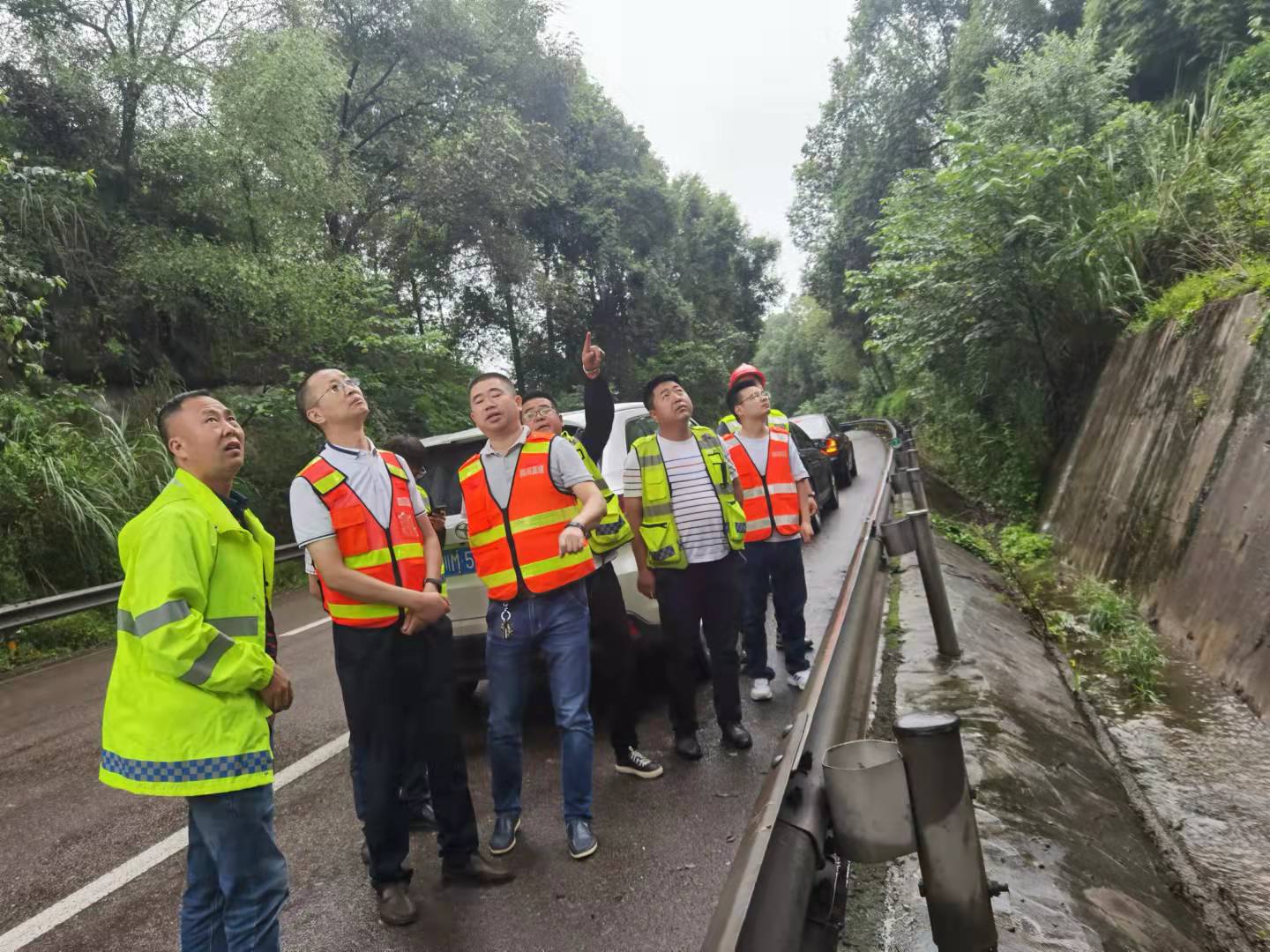 成渝分公司組織開展9·16瀘縣地震震后高速公路設(shè)施構(gòu)筑物安全排查工作
