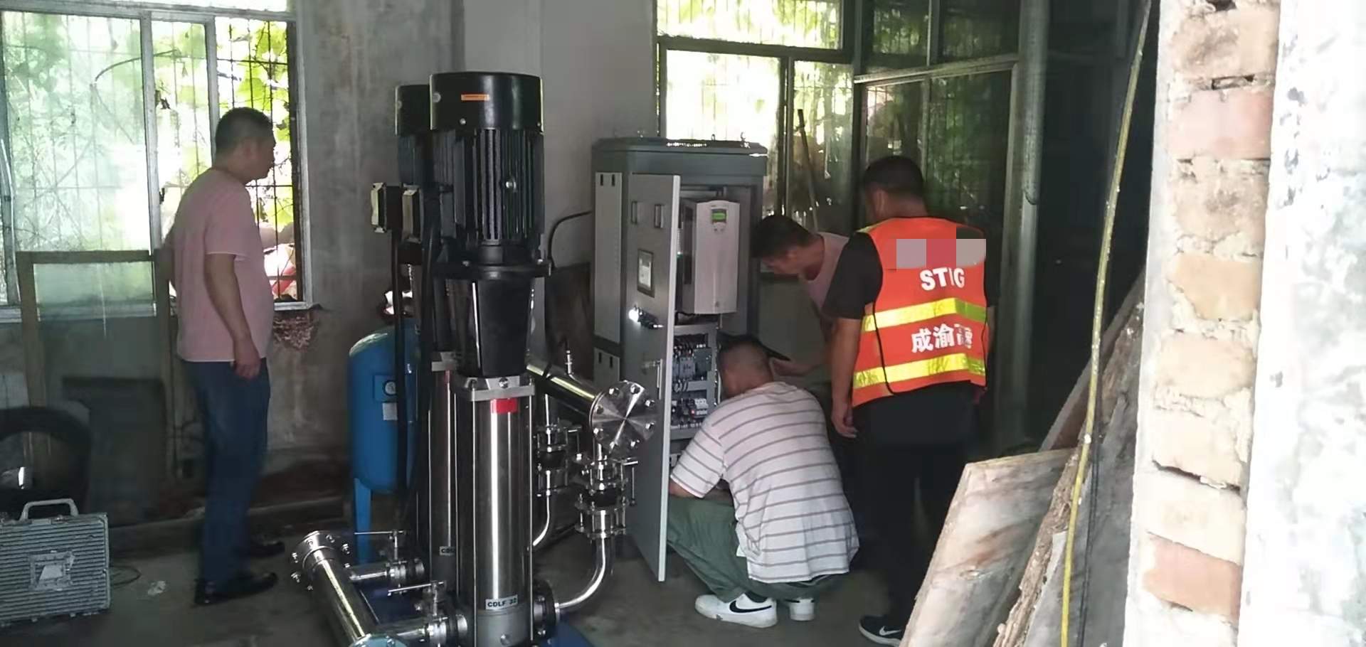 成都管理處順利完成成渝高速公路龍泉山隧道消防水泵遷改工作