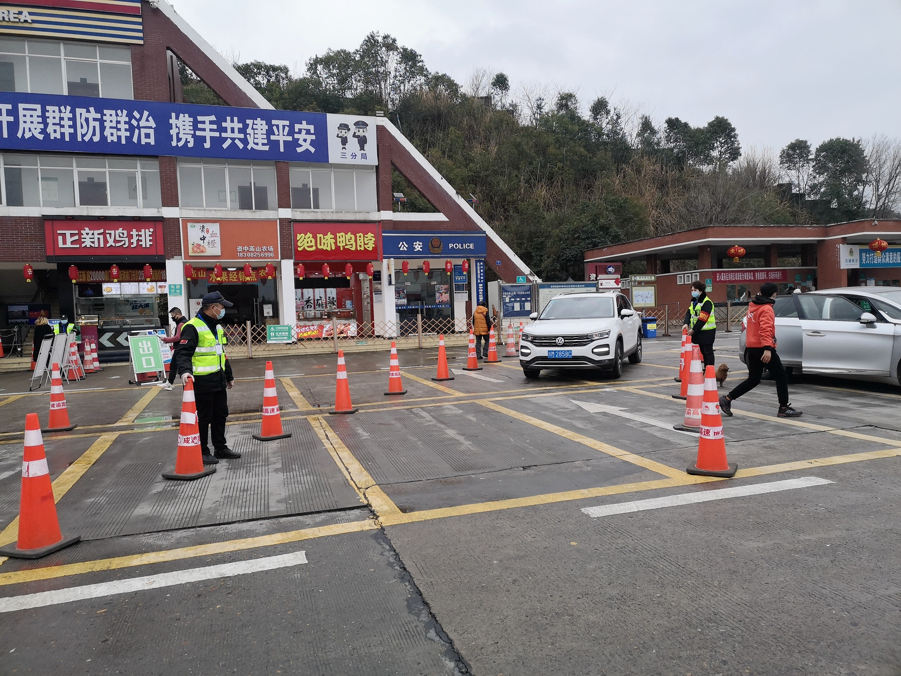 1.27+黃旭鷹+成渝高速公路資中停車區(qū)多舉措提升場區(qū)服務(wù)功能