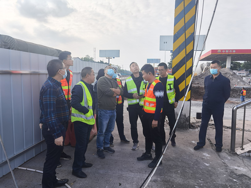 資陽管理處檢查成渝”電走廊“暨換電重卡建設項目現場施工情況