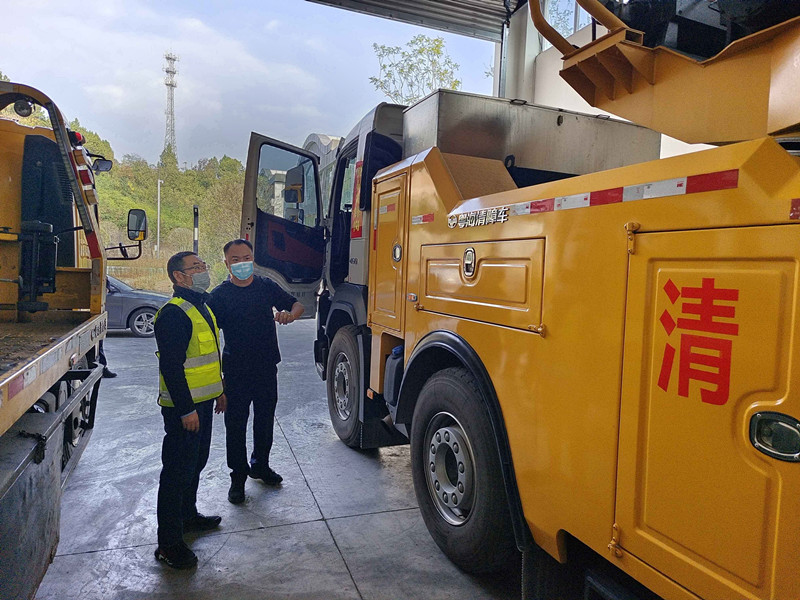成都管理處開展路產(chǎn)管護(hù)車輛專項(xiàng)監(jiān)督檢查