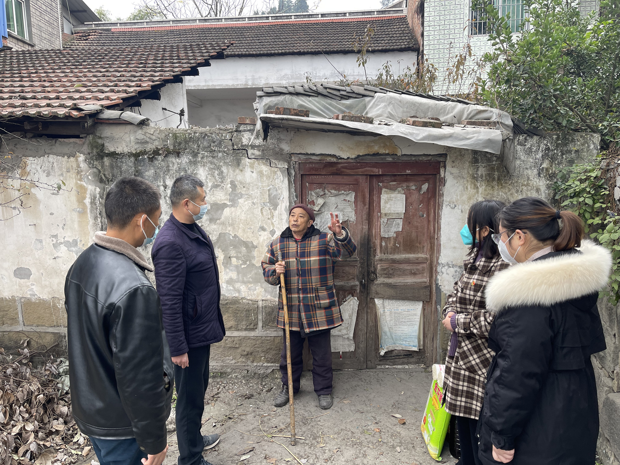 12.15+鄭媛+資陽管理處第一黨支部開展“助力鄉村建設 幫扶暖人心”入戶走訪慰問活動