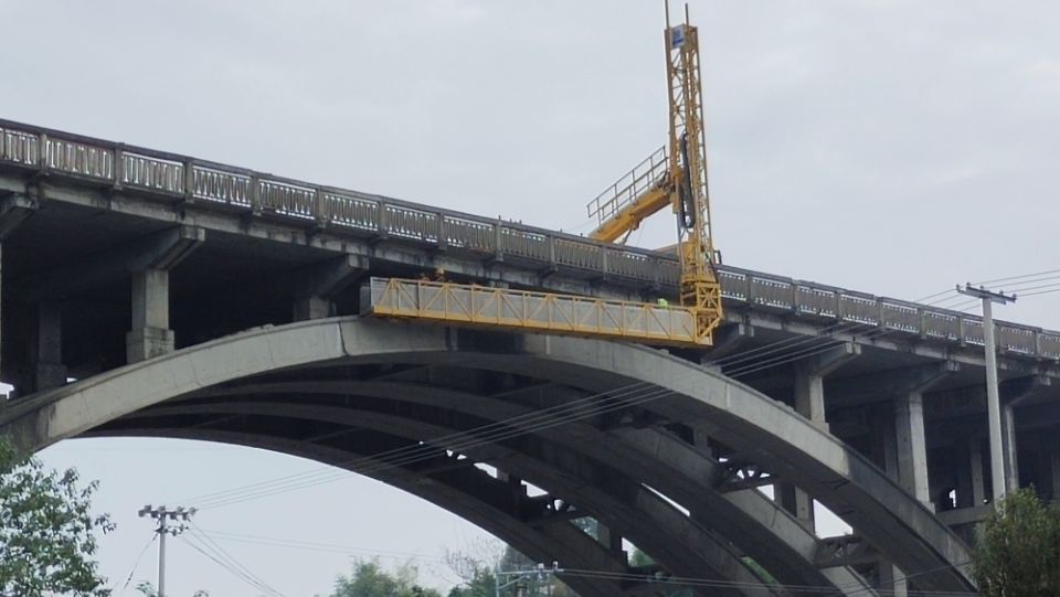 內江管理處高效處置路內病害 保障道路通行安全