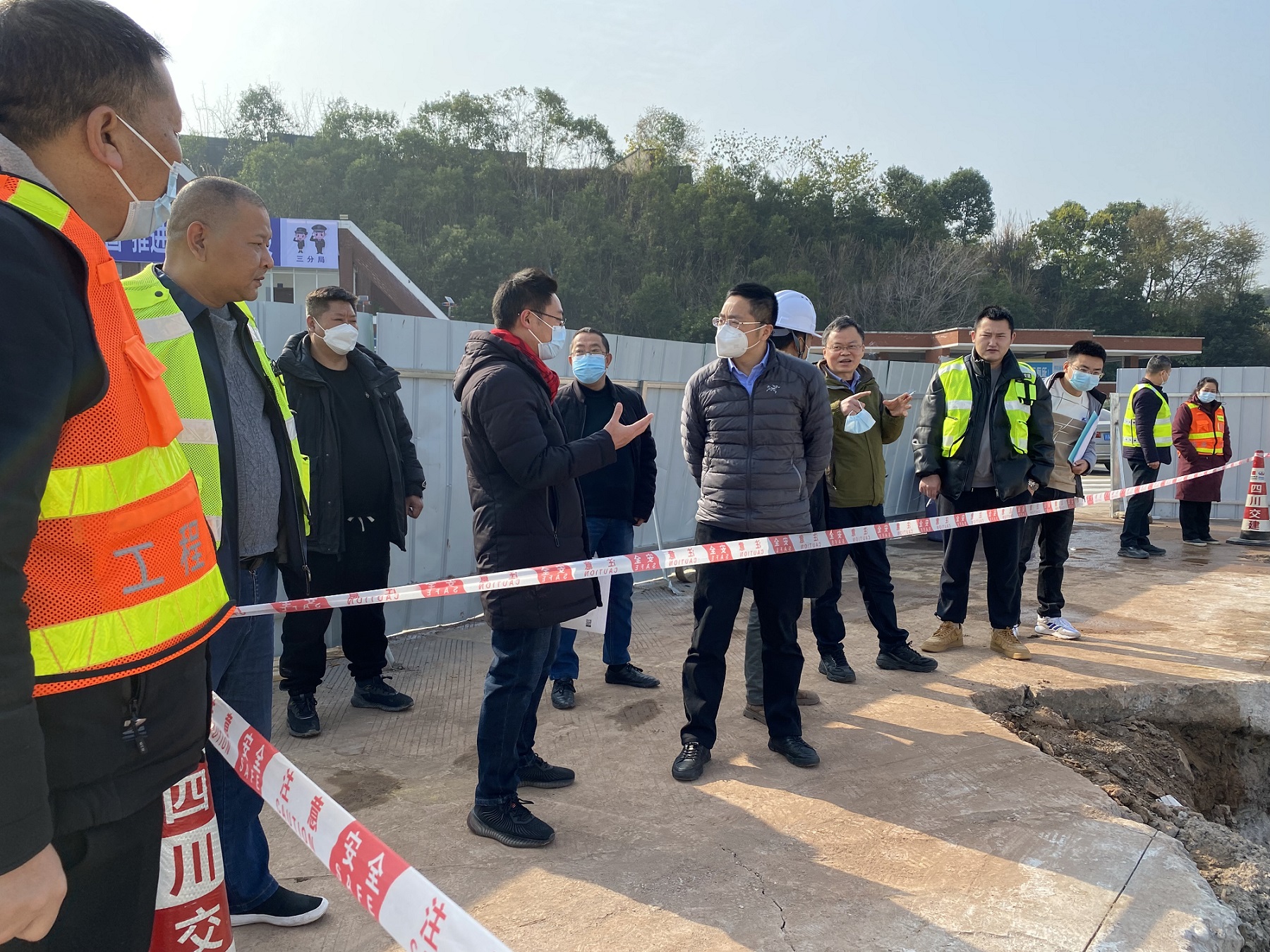 成渝分公司檢查成渝高速成渝“電走廊”暨資中停車區換電站建設項目實施情況