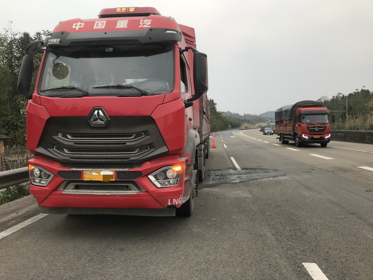 成都管理處快速高效處置貨車自燃事故