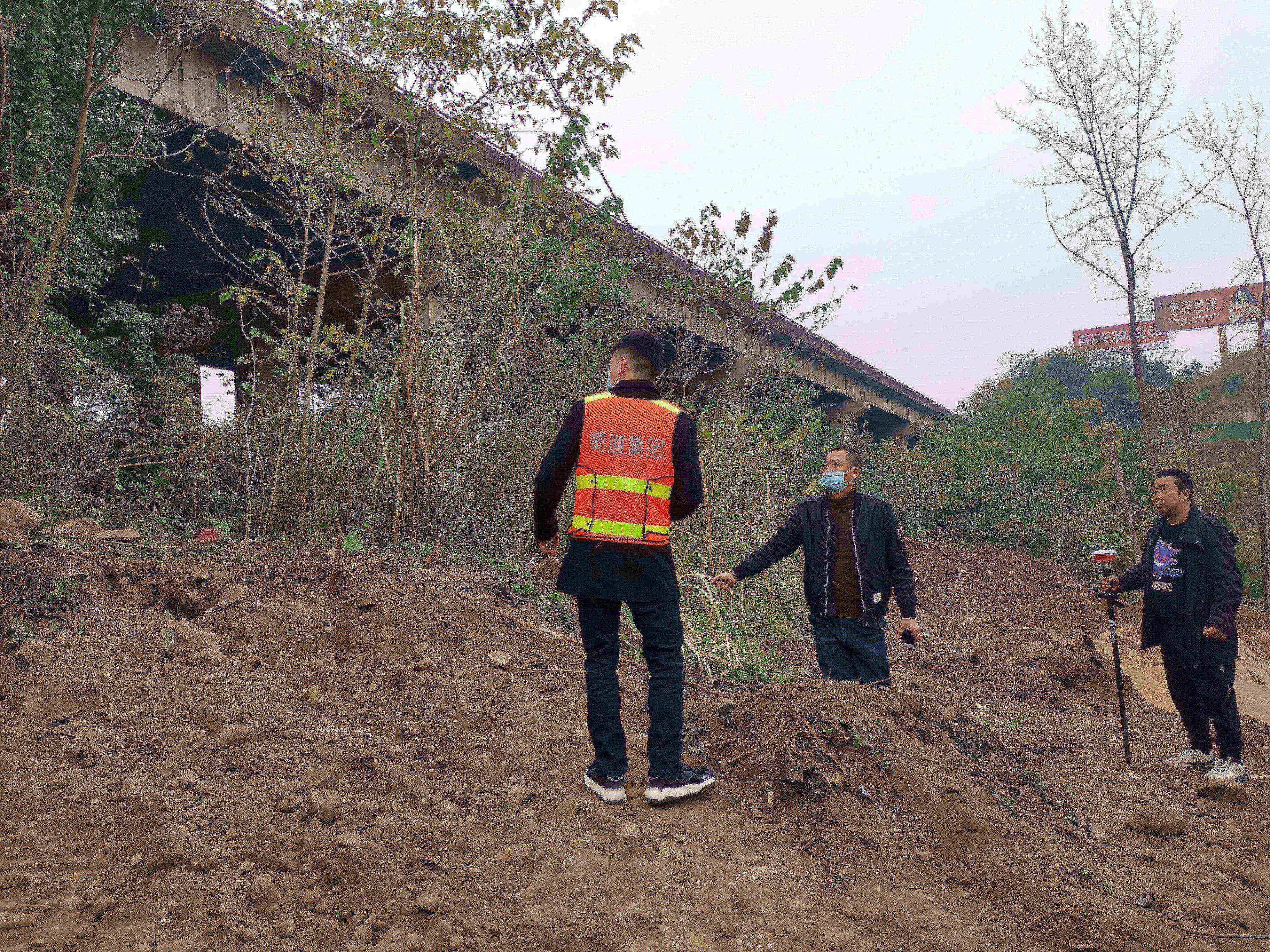 內江管理處加強穿（跨）越施工監管護航車輛平安通行