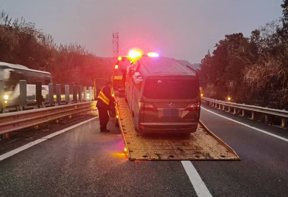 成都管理處快速處置單車事故保暢通