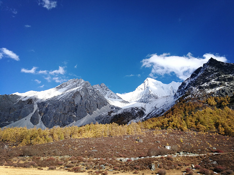 貢嘎雪山——四川成渝高速公路股份有限公司成渝分公司+林海_副本