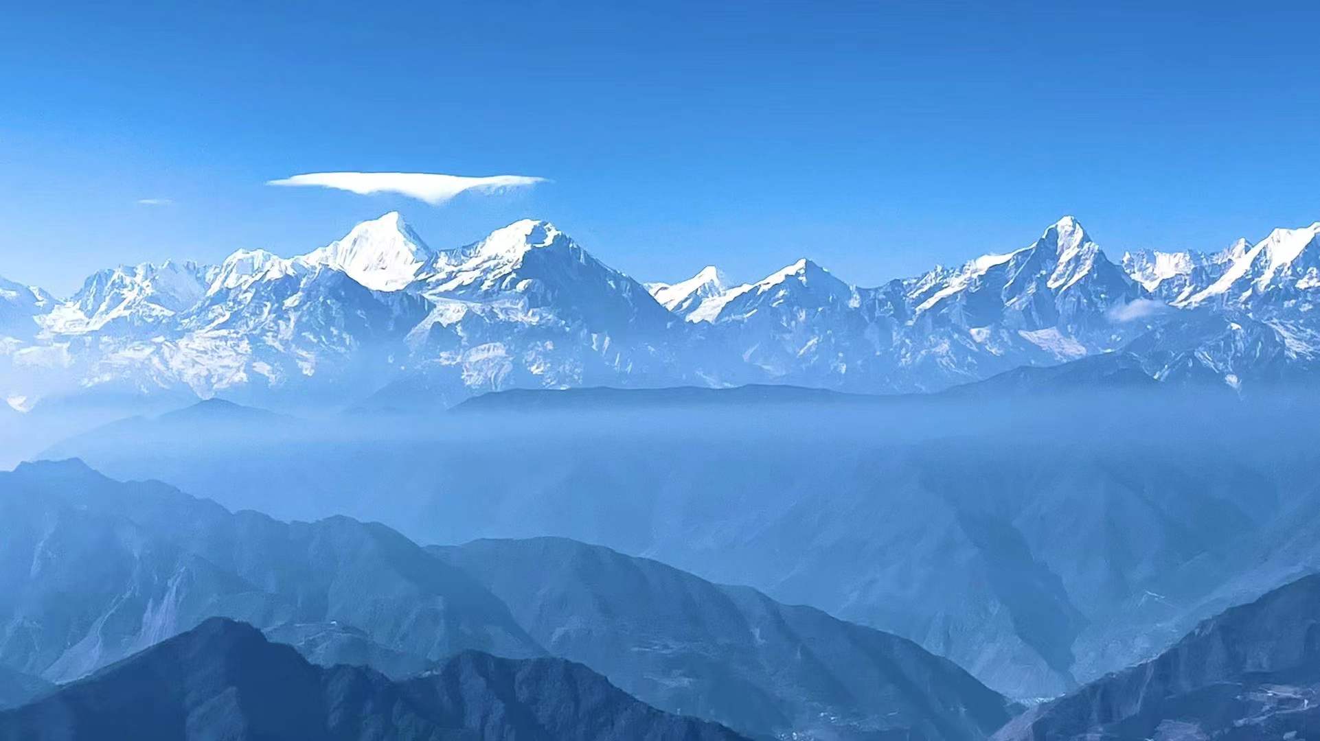 眺望雪山——四川成渝高速公路股份有限公司成渝分公司劉城辰
