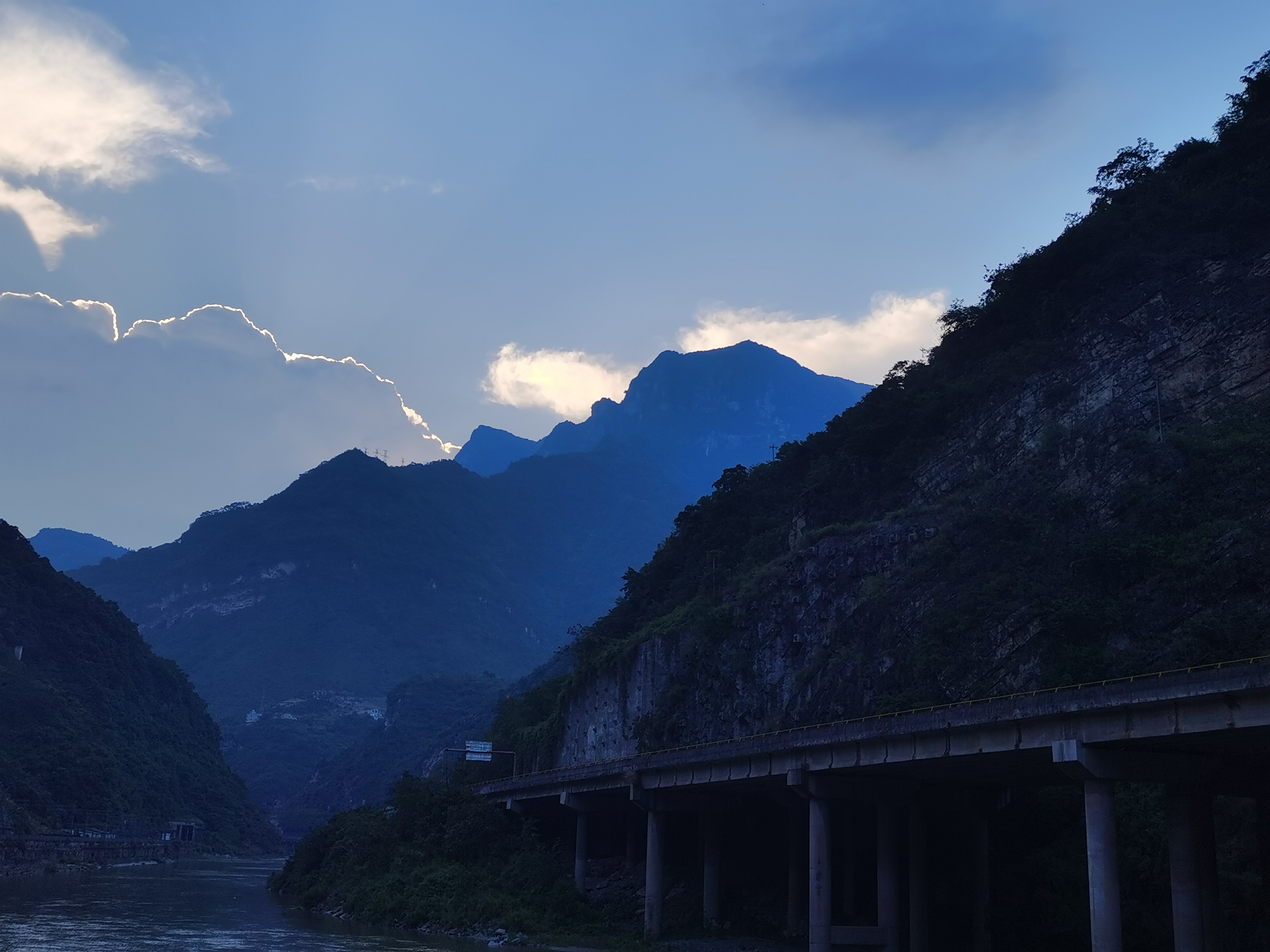 層層疊疊——四川成渝高速公路股份有限公司成渝分公司馬翎