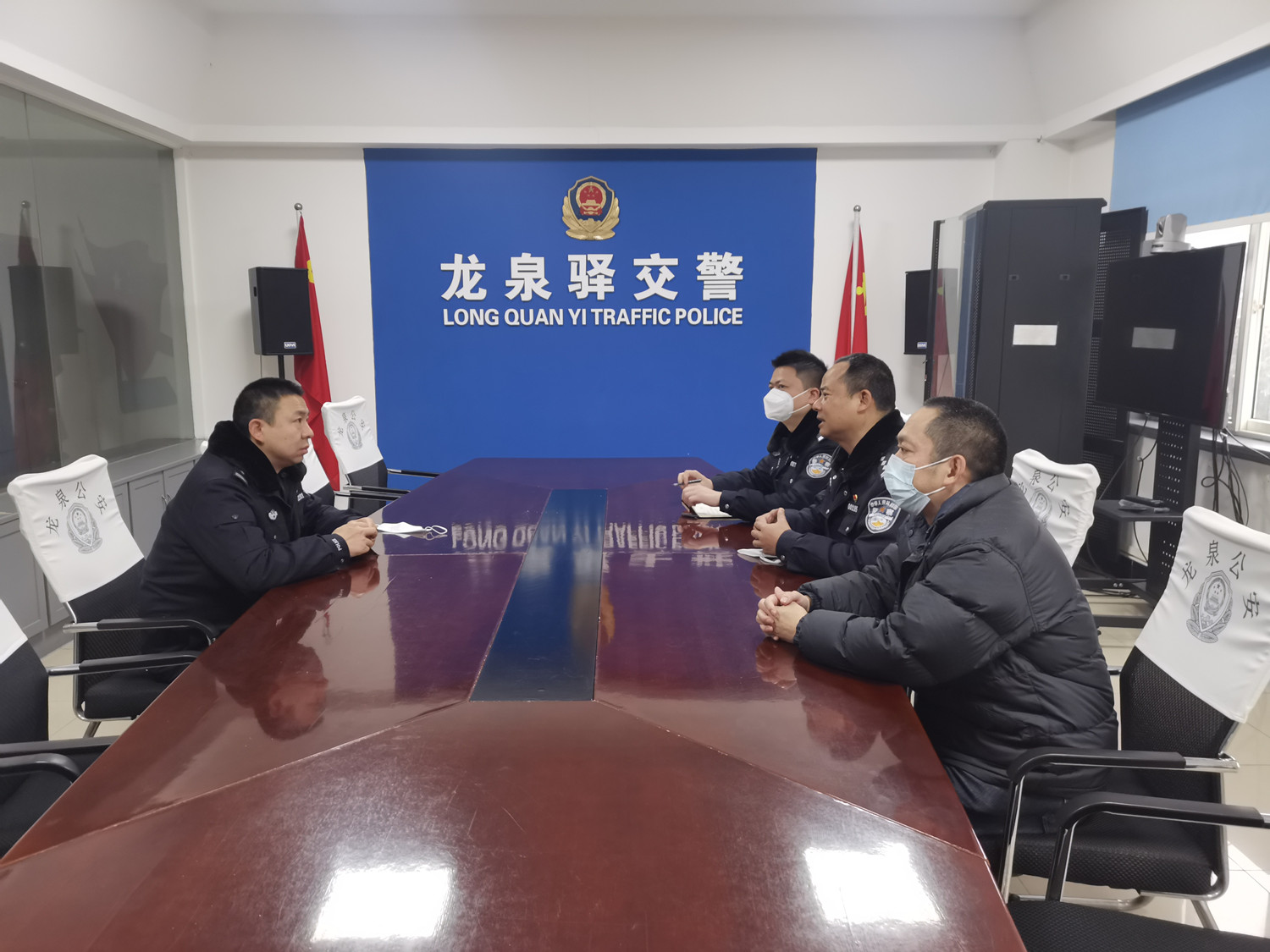 強化“高地協同”共筑安全防線——成都管理處聯合高速交警與龍泉驛交警大隊開展交流座談會