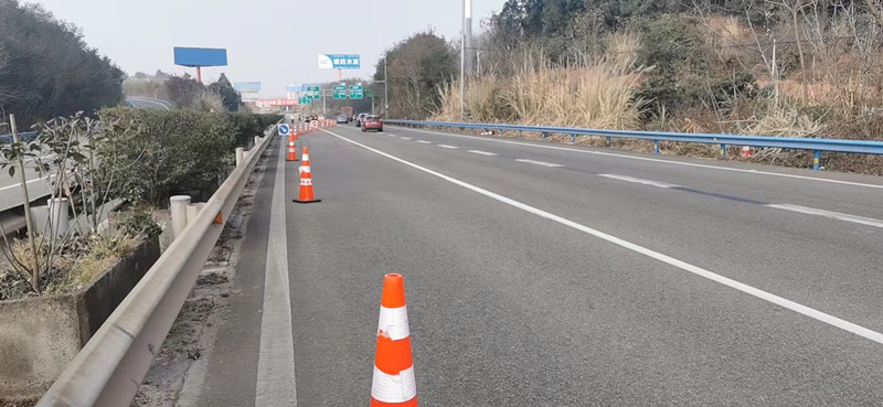 成都管理處順利完成國家電網線路穿跨越成渝高速交通管制分流保暢工作