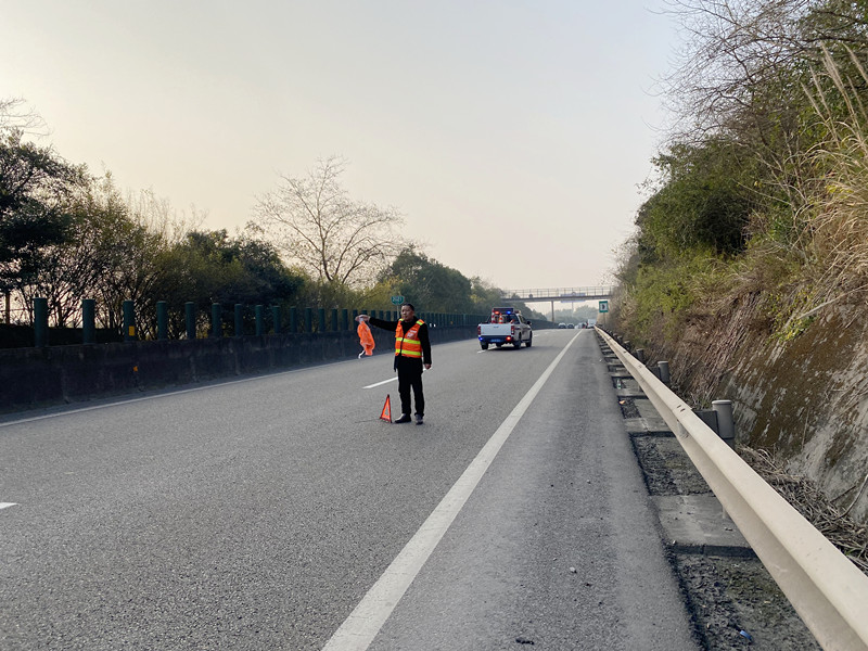 資陽管理處充分發揮部門聯動作用消除道路安全隱患