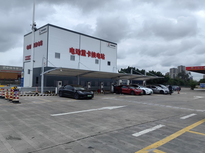 成渝高速資中停車區充電樁正式運營