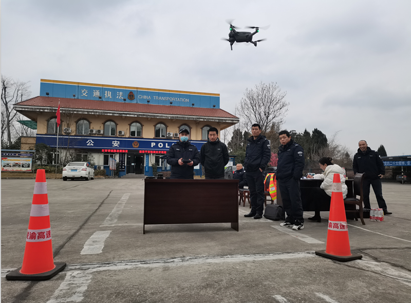 內(nèi)江管理處組織路產(chǎn)管護(hù)隊(duì)員開展無人機(jī)技能考核
