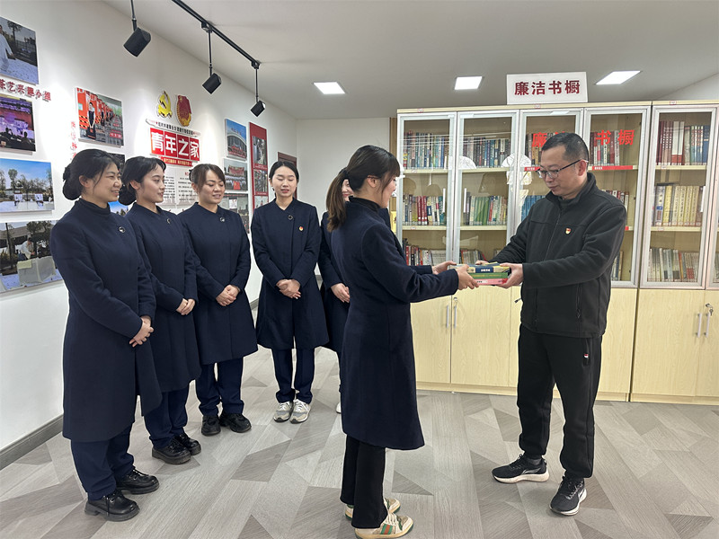 內江管理處工會開展女職工普法宣傳活動
