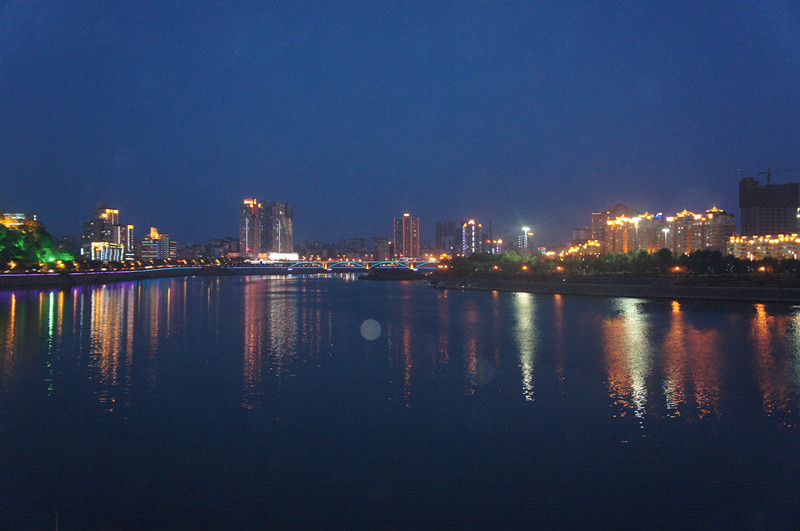甜城湖夜景——四川成渝高速公路股份有限公司成渝分公司 李曉彤_副本