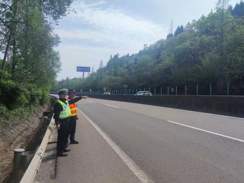 5.8+陶磊+成都管理處黨總支聯合共建黨組織開展道路隱患排查 5.8+陶磊+成都管理處黨總支聯合共建黨組織開展道路隱患排查