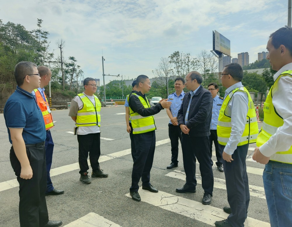 5.23+胡長海+省交通運輸廳高速公路交通執法第一支隊到成渝高速資陽段檢查路域環境提升工作