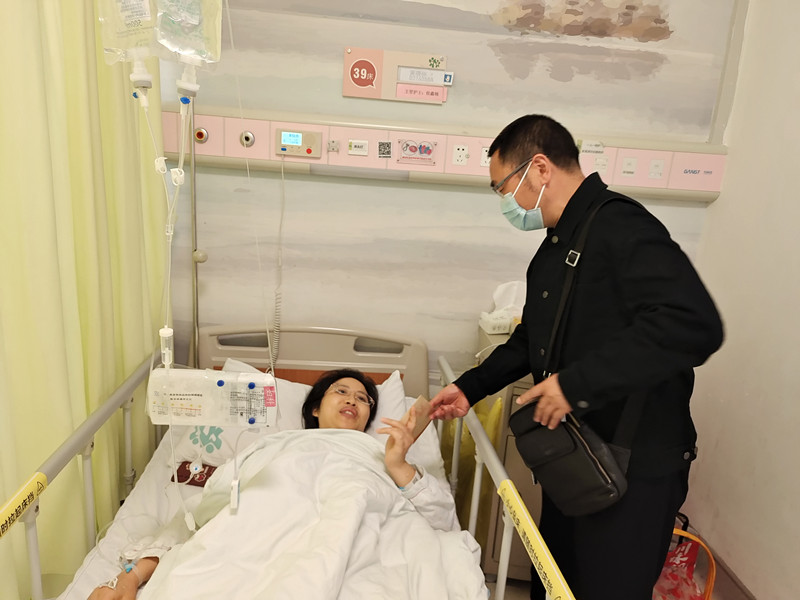 成都管理處慰問患病職工