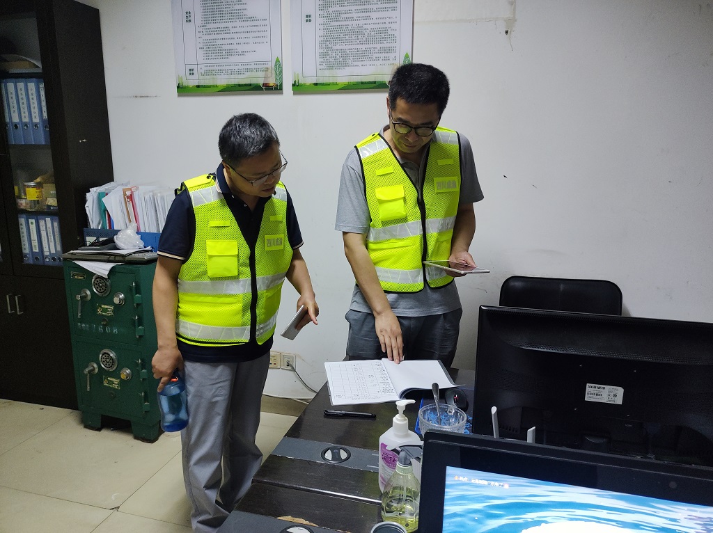 公司經營管理部檢查內江管理處汛期機電設備管理工作