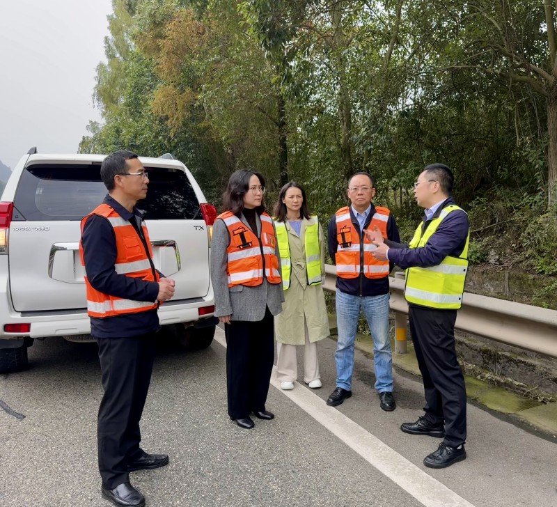 成渝公司檢查成渝高速公路養護管理工作