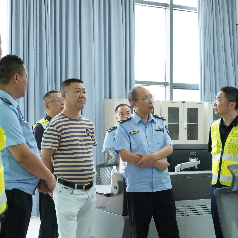 省交通執法總隊第一支隊到成渝高速開展國慶節前安全和服務保障專項檢查